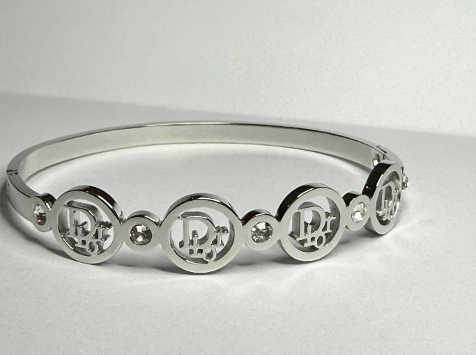 bracelet with circular details