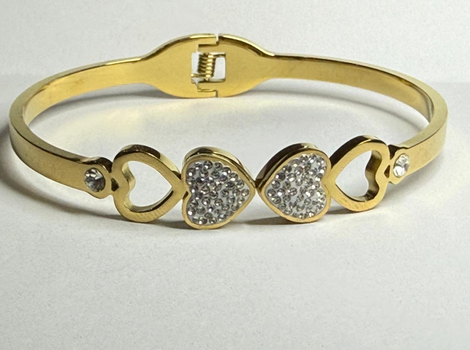 bracelet with heart details