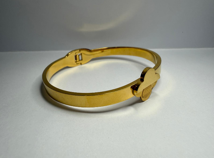 Bracelet with clover detail