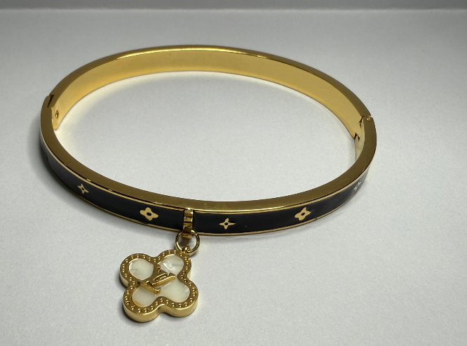 Bracelet with black detail and charm